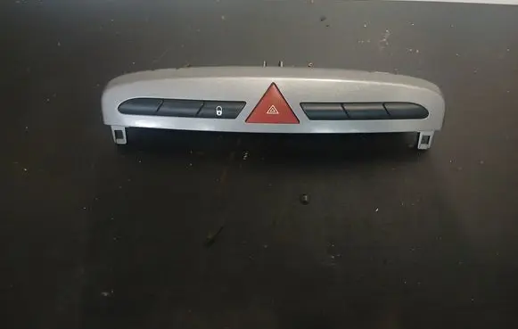 Peugeot 308 Hazard light switch 706300 9659417177 03069000