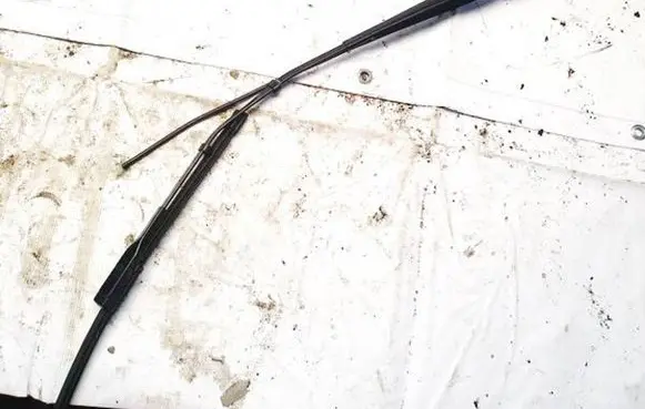 Tesla Model Y Front wiper blade arm 682477111 68247711-1