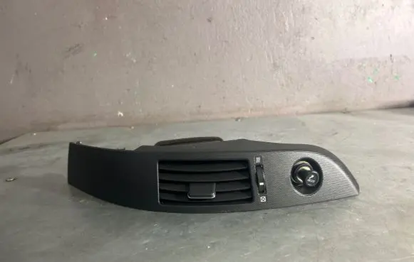 Toyota Corolla Verso AR10 Dash center air vent grill 5568064010 5567064020