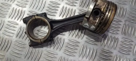 Hyundai Accent Piston with connecting rod