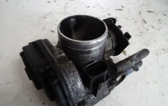 Volkswagen Sharan Throttle valve 037133064A