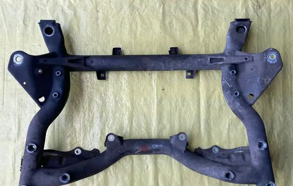 Mercedes-Benz C AMG W204 Front subframe A2046280557