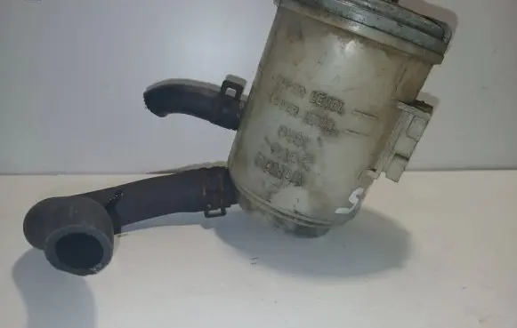 Brake fluid reservoir