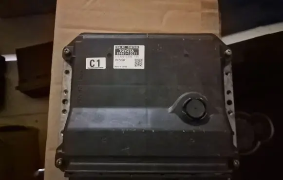 Toyota Corolla E120 E130 Engine control unit/module 8966112C11