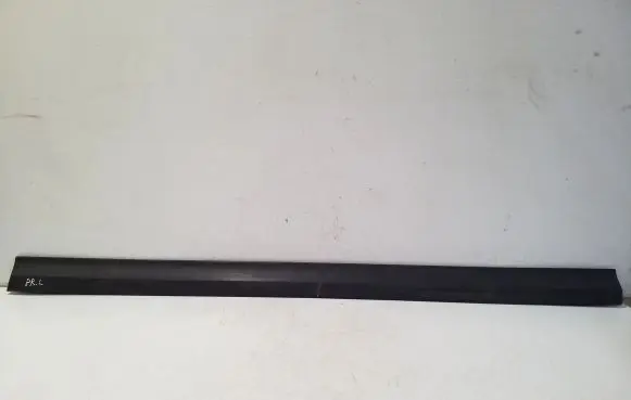Volkswagen PASSAT B4 Front door trim (molding) 3A0853515