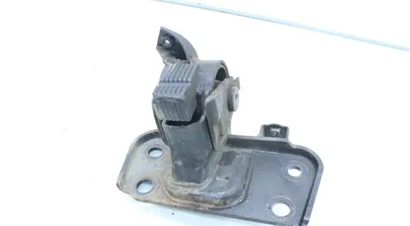 Toyota Verso Engine mount bracket
