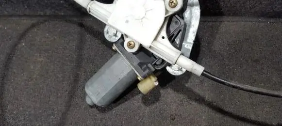 Renault Megane I Front door window regulator motor