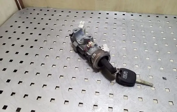 Subaru Legacy Ignition lock 88215AG000 X1T25971