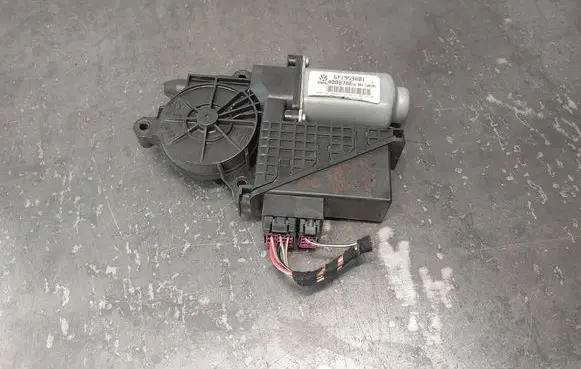 Skoda Fabia Mk1 (6Y) Wiper motor 6Y1959801