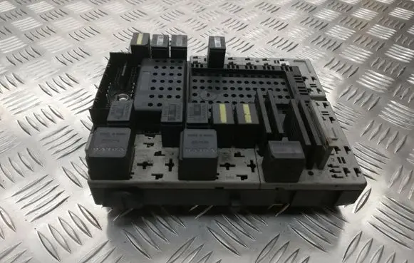 Volvo S80 Fuse module 8645729 8688153