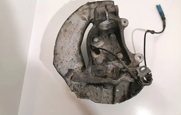 Front wheel hub spindle knuckle