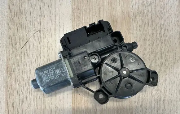 Volkswagen Polo VI Rear door window regulator motor 6R0959812N