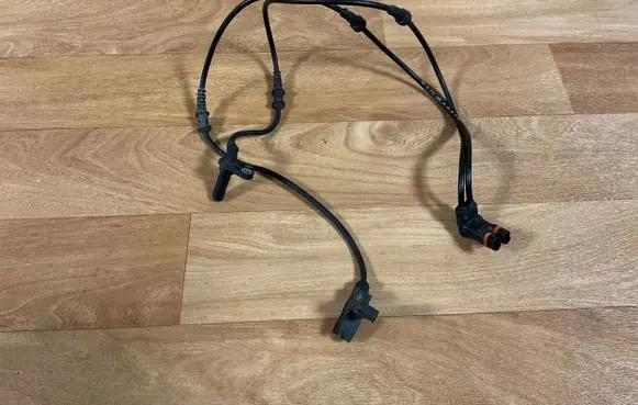 Mercedes-Benz E W212 ABS brake wheel speed sensor A2125401605
