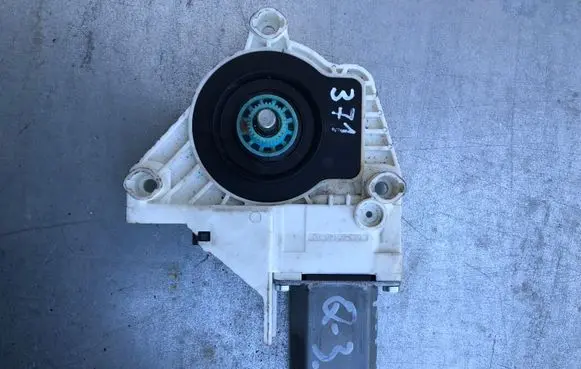 Audi Q3 8U Front door window regulator motor