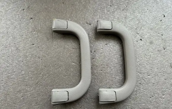 Nissan Patrol Y60 A set of handles for the ceiling 7394006J81