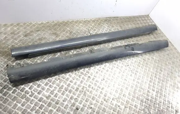 Toyota Avensis T250 Side skirt front trim 