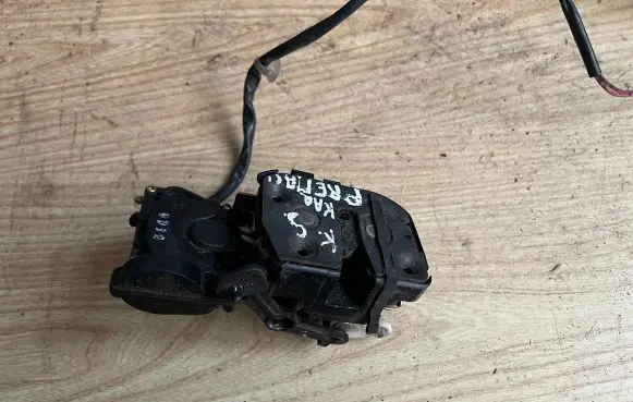 Nissan Primera Rear door lock