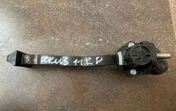 Front door check strap stopper