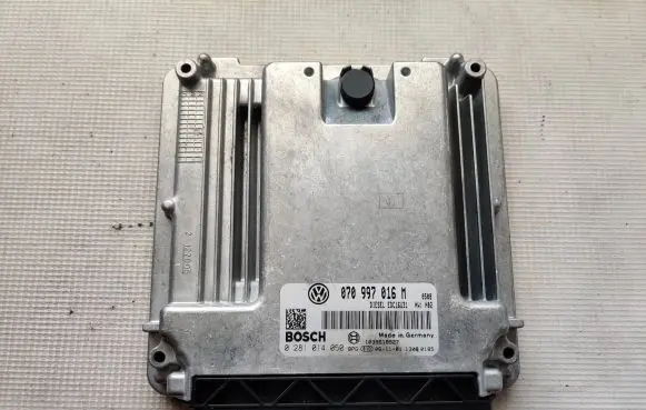 Volkswagen Transporter - Caravelle T5 Engine control unit/module 070997016M 1039S18927 0281014050