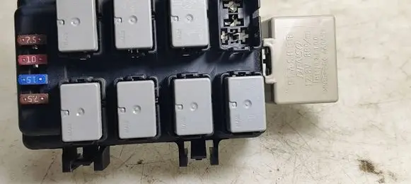 Subaru Impreza III Fuse module 86111AG001 0665005481