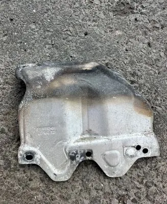 BMW 2 F45 Heat shield in engine bay 8571892