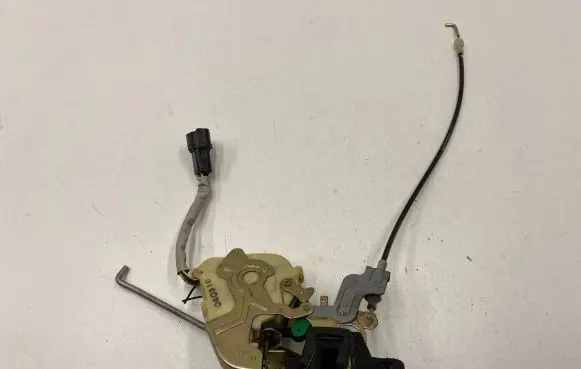 KIA Sorento Front door lock