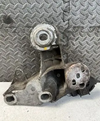 Audi A4 S4 B6 8E 8H Engine mounting bracket 8E0199352F