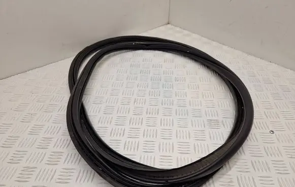 Peugeot 5008 II Trunk rubber seal (body) 