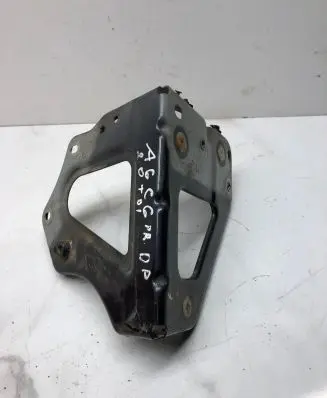 Audi A6 S6 C6 4F Fender mounting bracket 4F0821136A