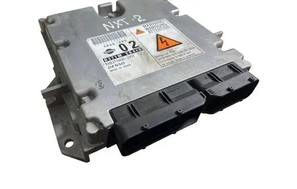 Nissan X-Trail T30 Engine control unit/module B371MEQ44B 5800295 MB2758002957