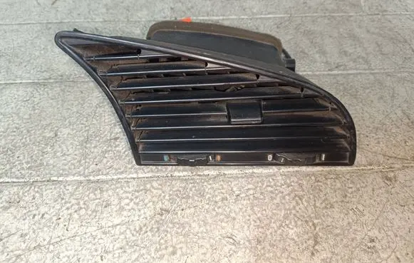 BMW 3 E36 Dash center air vent grill 1387371