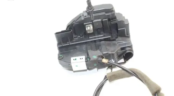 Nissan Leaf I (ZE0) Coupe door lock (next to the handle) 