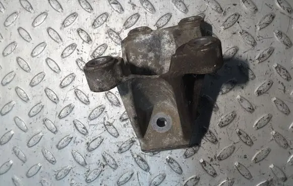 Audi A6 S6 C6 4F Engine mounting bracket 4F0199307AA