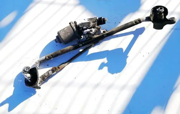 Lexus IS 220D-250-350 Front wiper linkage and motor