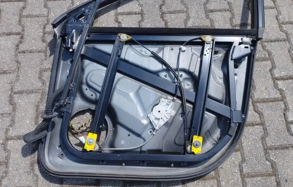 Volkswagen Touareg I Front window lifting mechanism without motor 7L0837353 7L6837729M
