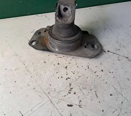 Nissan Primastar Engine mount bracket 8200003825J 1185437