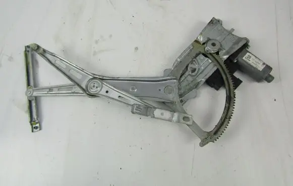 Opel Zafira B Front door window regulator with motor 