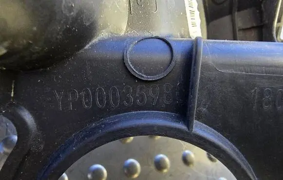 Front bumper mounting bracket