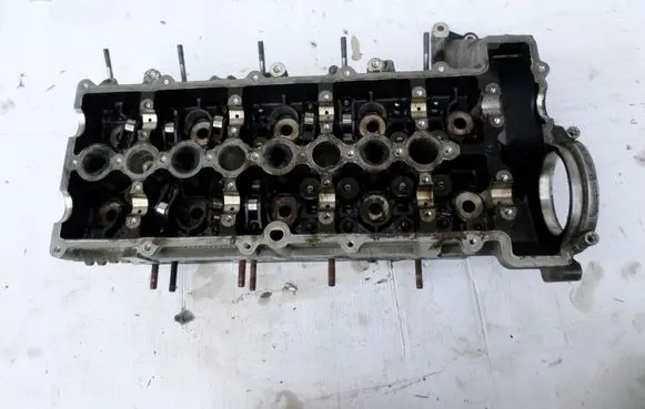 BMW X3 E83 Engine head 7785876