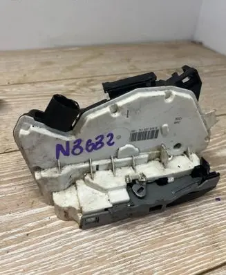 Volkswagen Multivan T6 Front door lock 7L1837016B