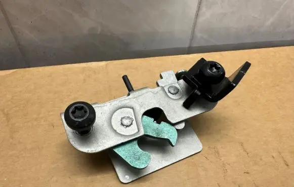 Ford Ranger IV Tailgate lock latch 