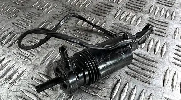 Volvo V70 Headlight washer pump 1013229