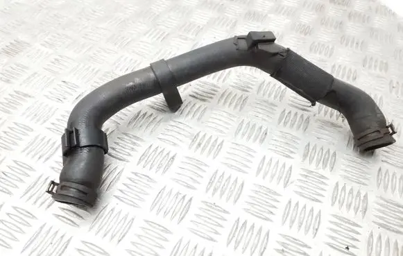 Volkswagen PASSAT B7 Engine coolant pipe/hose