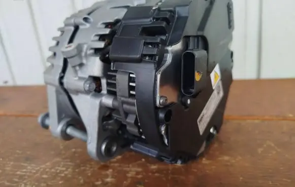 Peugeot 308 Generator/alternator 9852039280