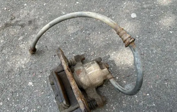 Mitsubishi Pajero Rear brake caliper MR510542