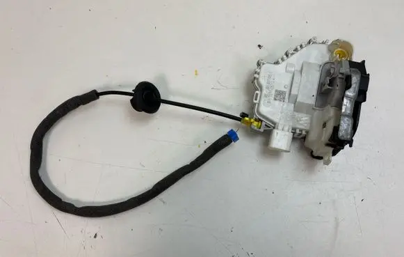Audi A5 Front door lock 8X1837015C