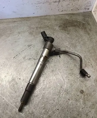 Hyundai Tucson TL Fuel injector 338002U000