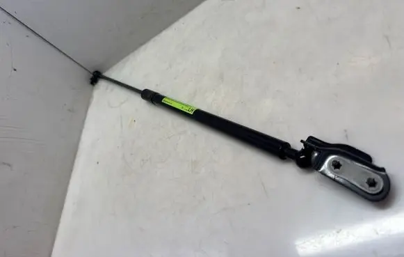 Subaru XV II Tailgate strut 