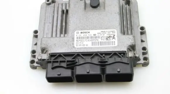 Peugeot 2008 I Engine control unit/module 9807885980