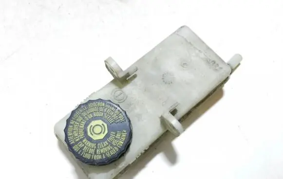 Brake fluid reservoir